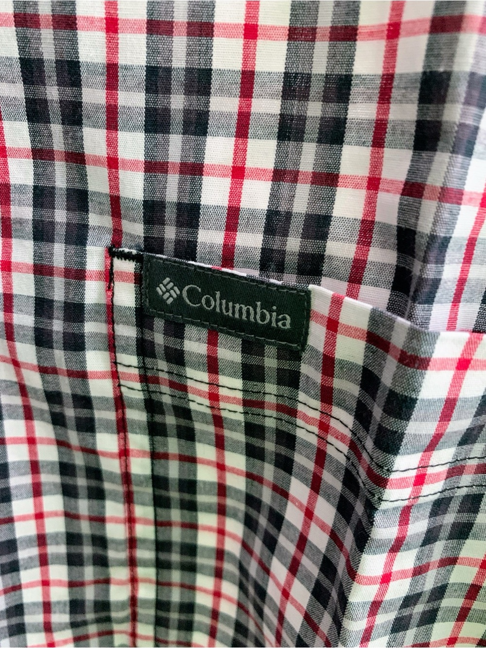 NWT Columbia Men’s Red, White & Black Plaid Button-Down Shirt